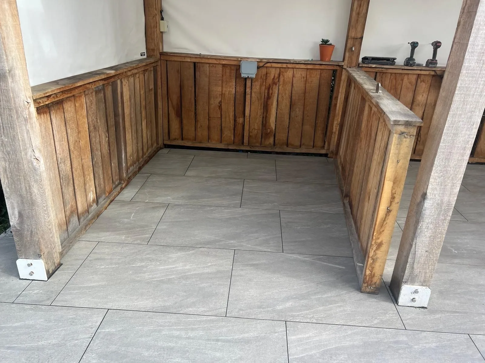 Porcelain floor in a timber-clad outdoor booth